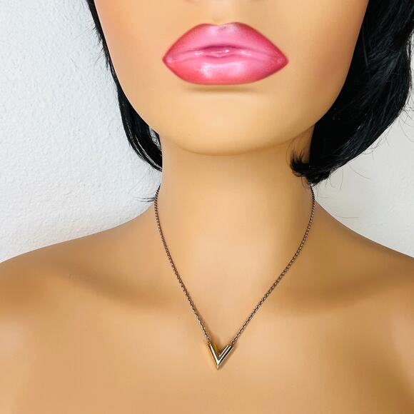 Louis Vuitton V Essentiel Necklace Employee Uniformes 2-Tone Gold/Silver - Picture 6 of 10